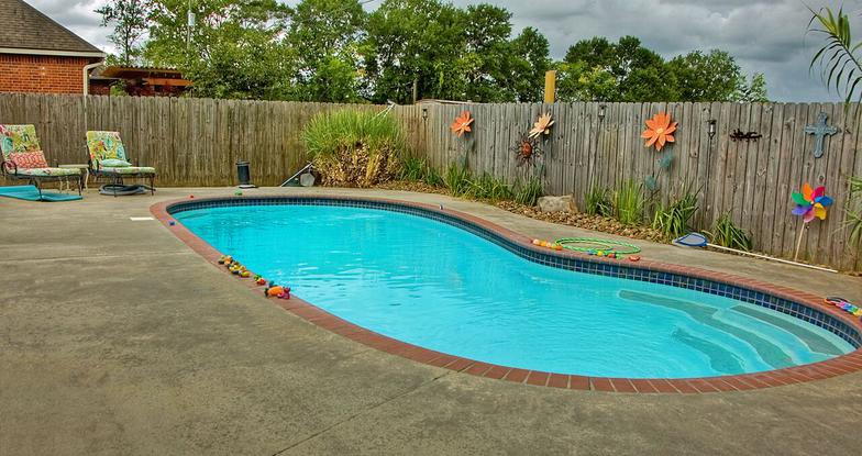 Services This Cl Is Foc On Teaching Survival Skills To Infants Mothers Or Another Are In The Pool With Their Child A Group Of 4 6